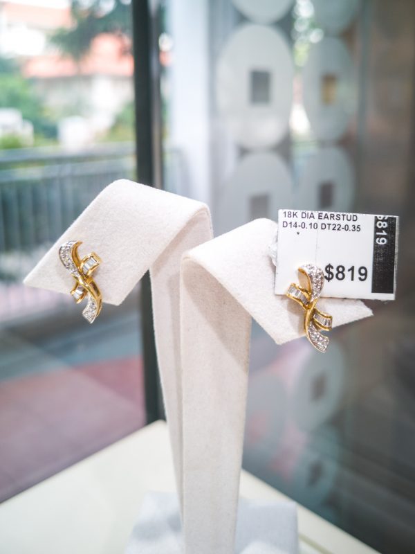 Twisted Ribbon Diamond Ear Studs - Image 4