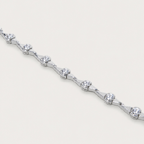 Eyelet Motif Diamond Bracelet