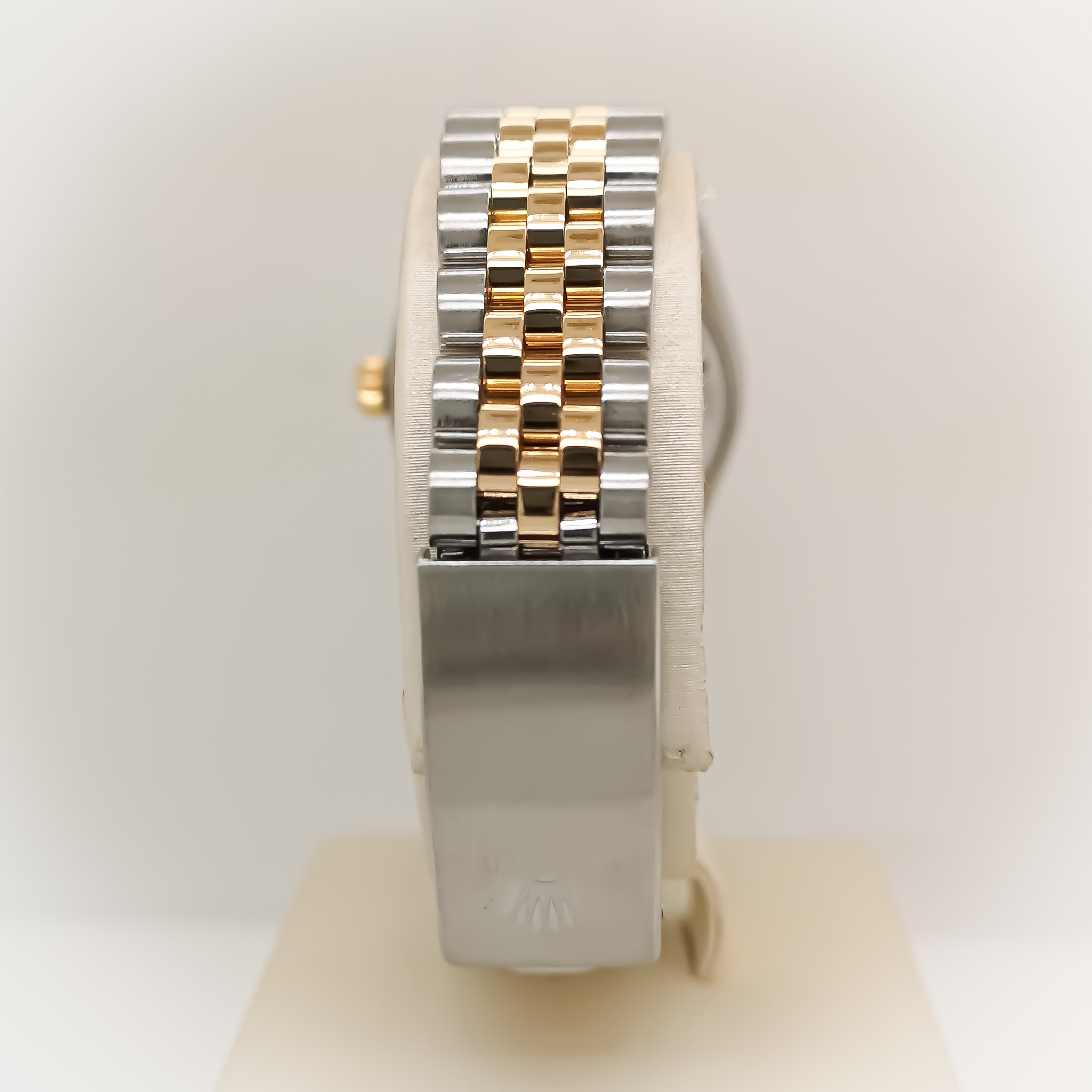 rolex lady datejust 31 on wrist
