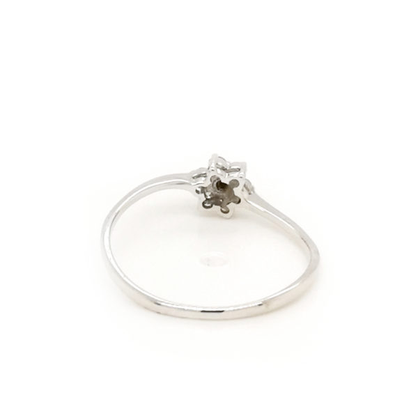 18K White Gold Diamond Star Ring - Image 3