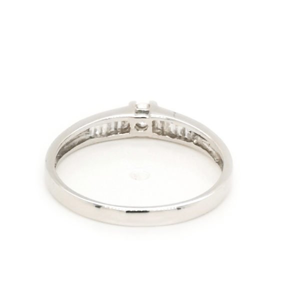 18K White Gold Diamond Ring - Image 3