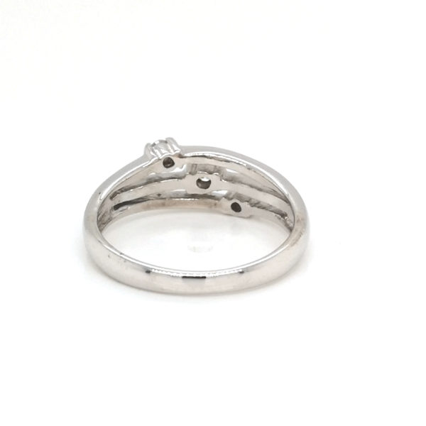 18K White Gold Diamond Ring - Image 3