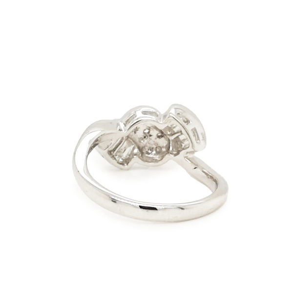 18K White Gold Diamond Ring - Image 3