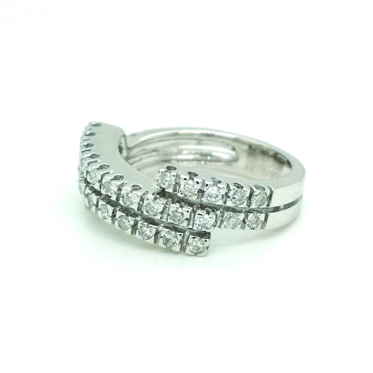 18K White Gold Diamond Ring - Image 2