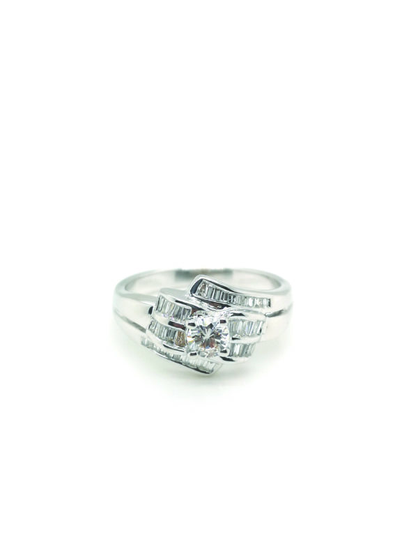 18K White Gold Diamond Ring