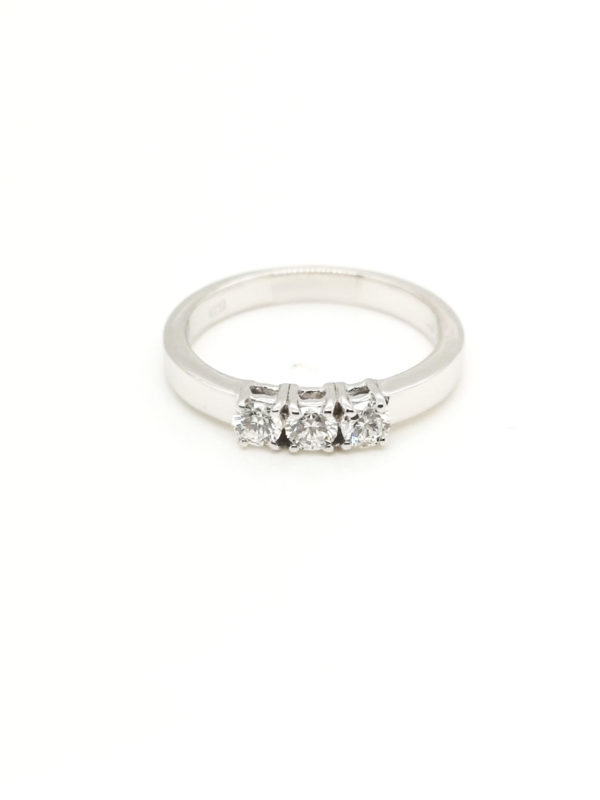 18K White Gold Diamond Ring