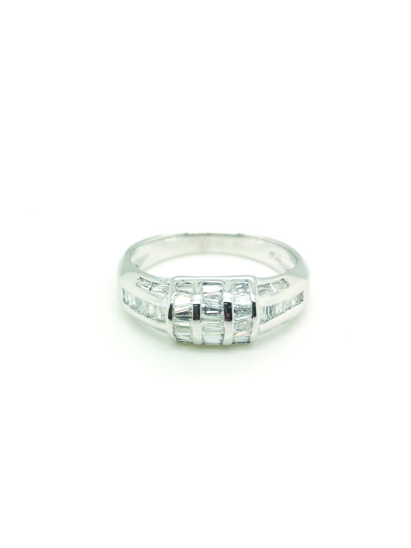 18K White Gold Diamond Ring
