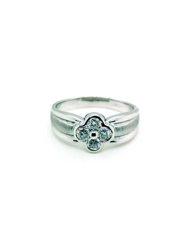 18K White Gold Diamond Ring