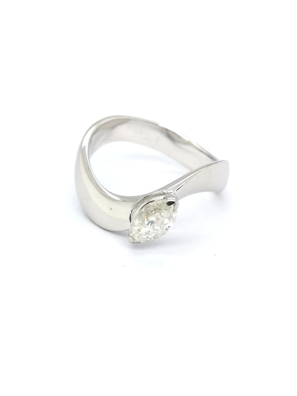 18K White Gold Diamond Ring
