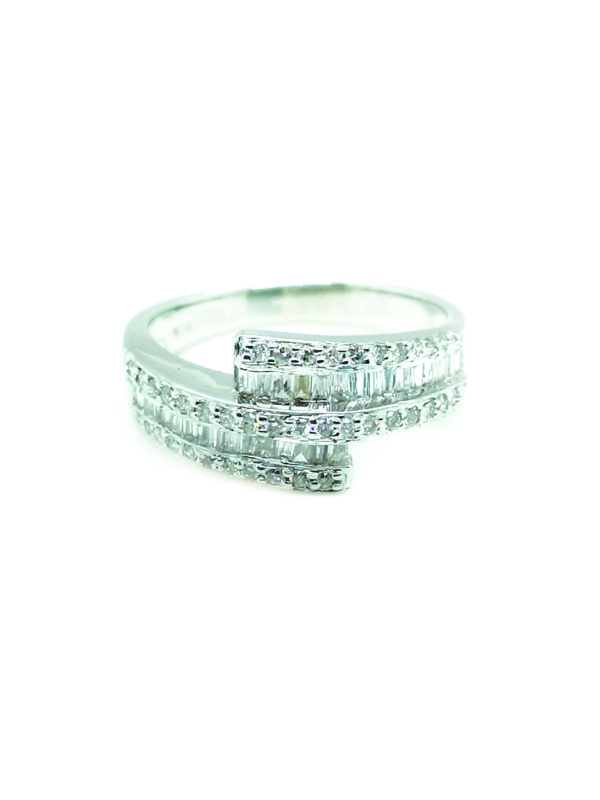 18K White Gold Diamond Ring