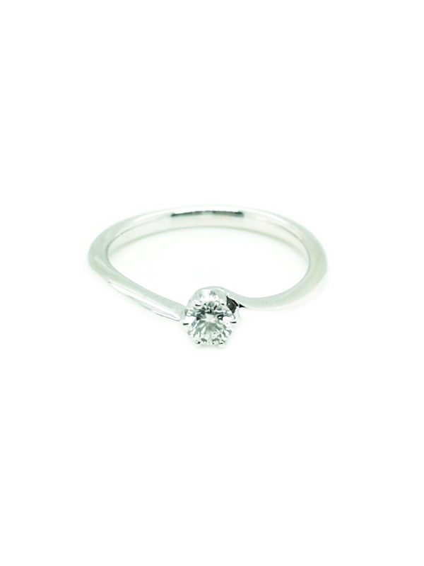 18K White Gold Diamond Ring