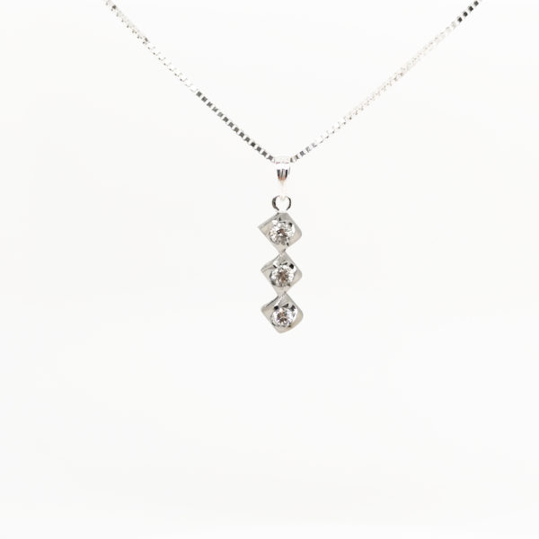 8K White Gold Diamond Pendant