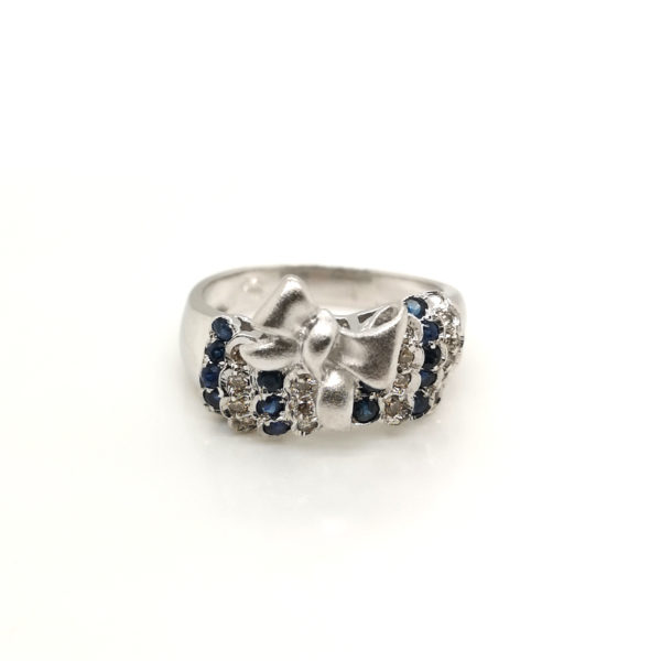 18K White Gold Blue Sapphire Diamond Ring
