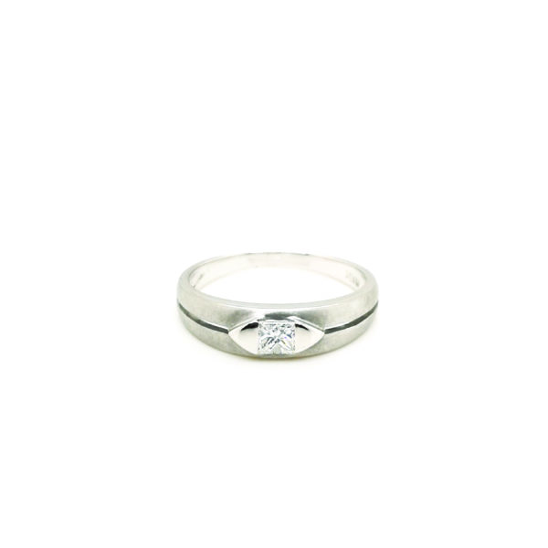 18K White Gold Diamond Ring