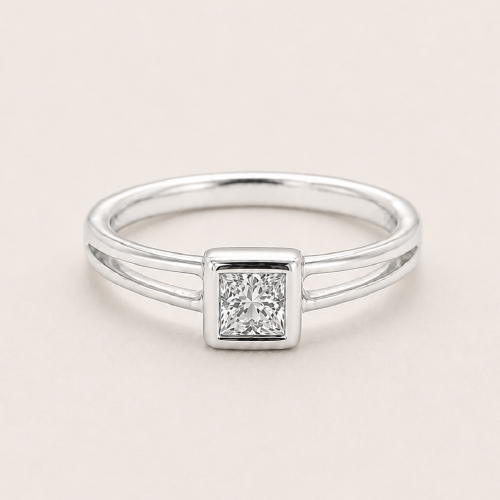 18K White Gold Diamond Ring