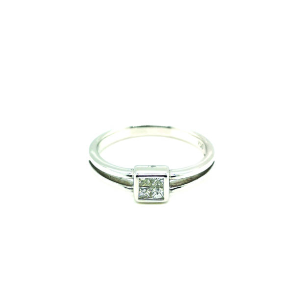 18K White Gold Diamond Ring