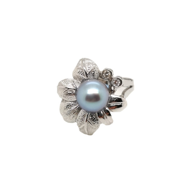 18K White Gold Diamond Pearl Ring