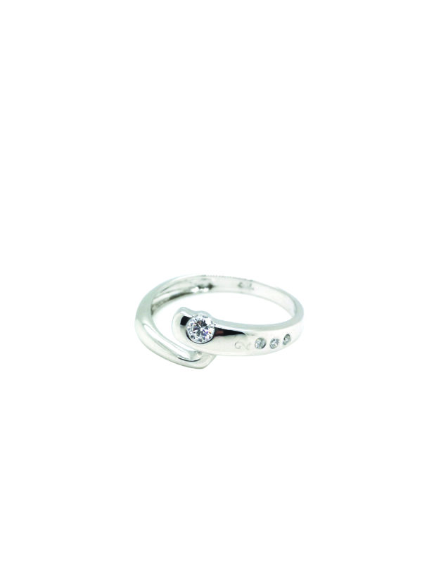 18K White Gold Diamond Ring