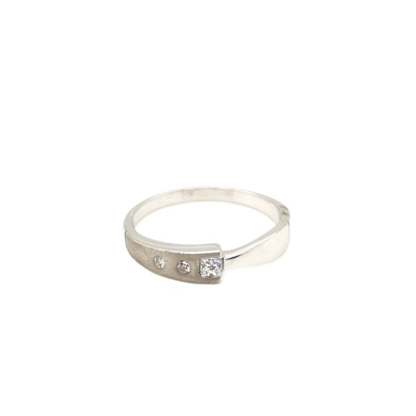 18K White Gold Diamond Ring