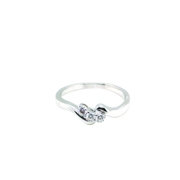 18K White Gold Diamond Ring