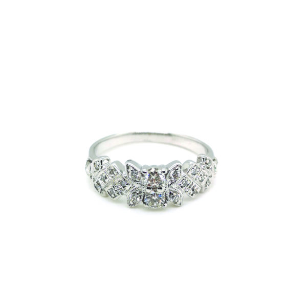 18K White Gold Diamond Ring