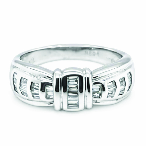 18K White Gold Diamond Ring