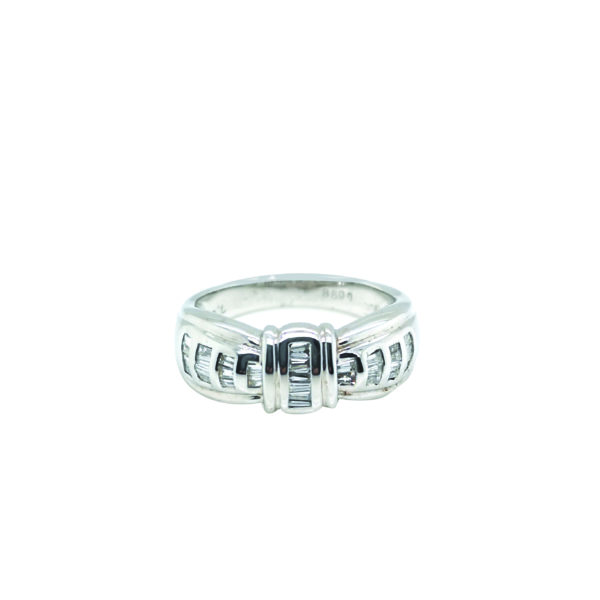 18K White Gold Diamond Ring