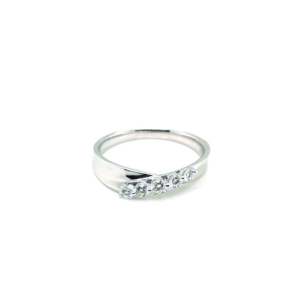 18K White Gold Diamond Ring