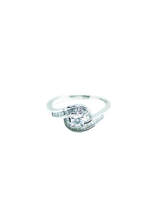 18K White Gold Diamond Ring