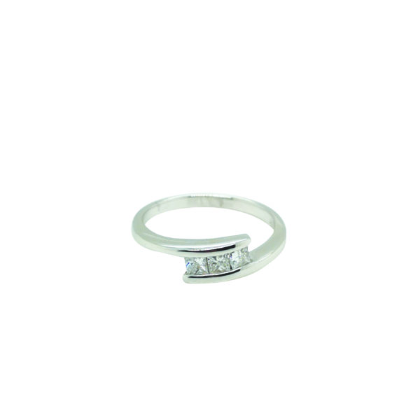 18K White Gold Diamond Ring