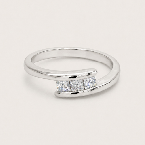 18K White Gold Diamond Ring