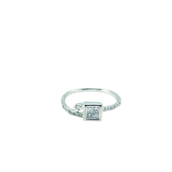 18K White Gold Diamond Ring