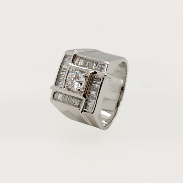 18K White Gold Diamond Ring