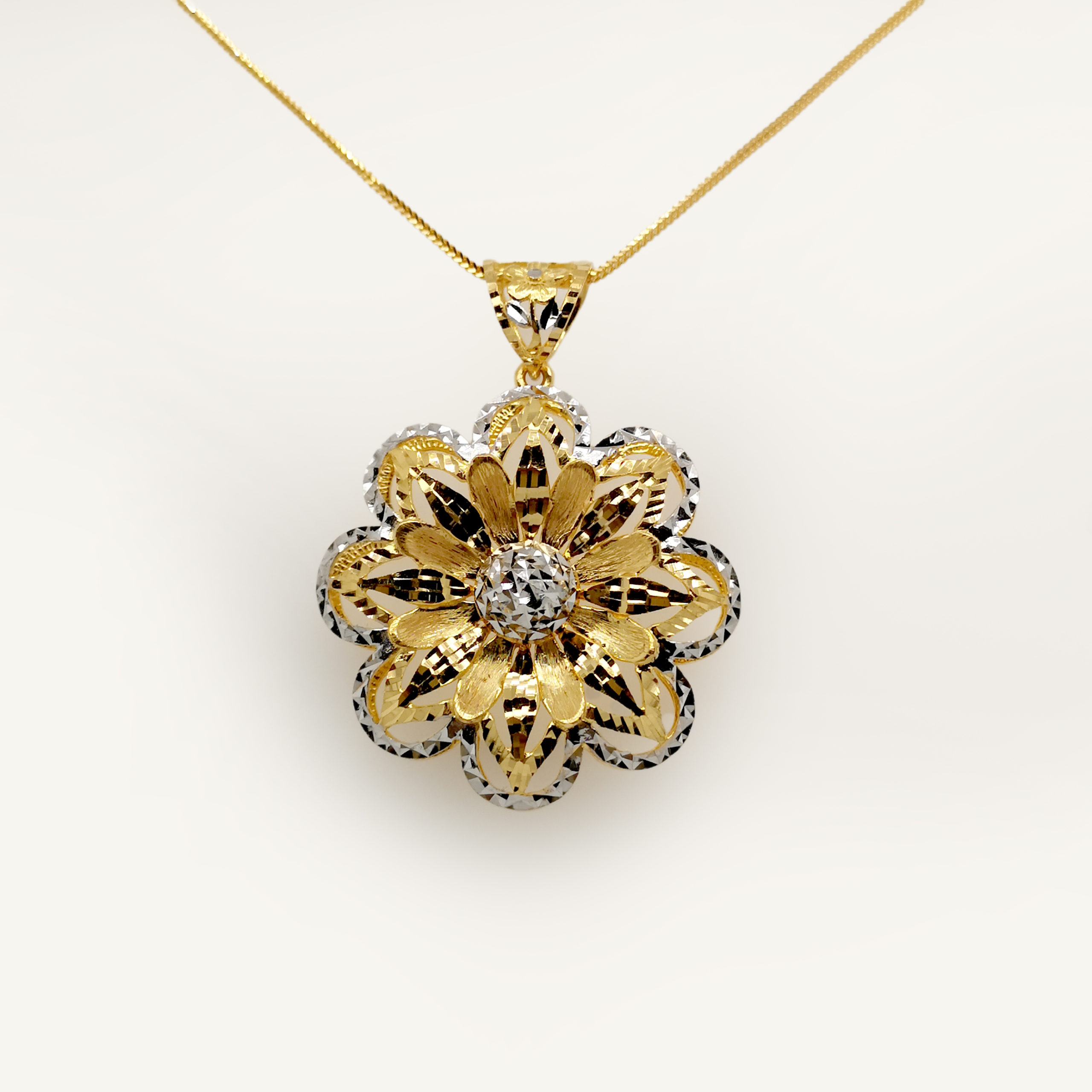 22K Gold Two Tone Design Pendant