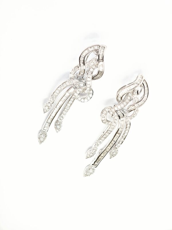 750 White Gold Diamond Earring