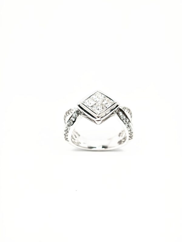 18K White Gold Diamond Ring