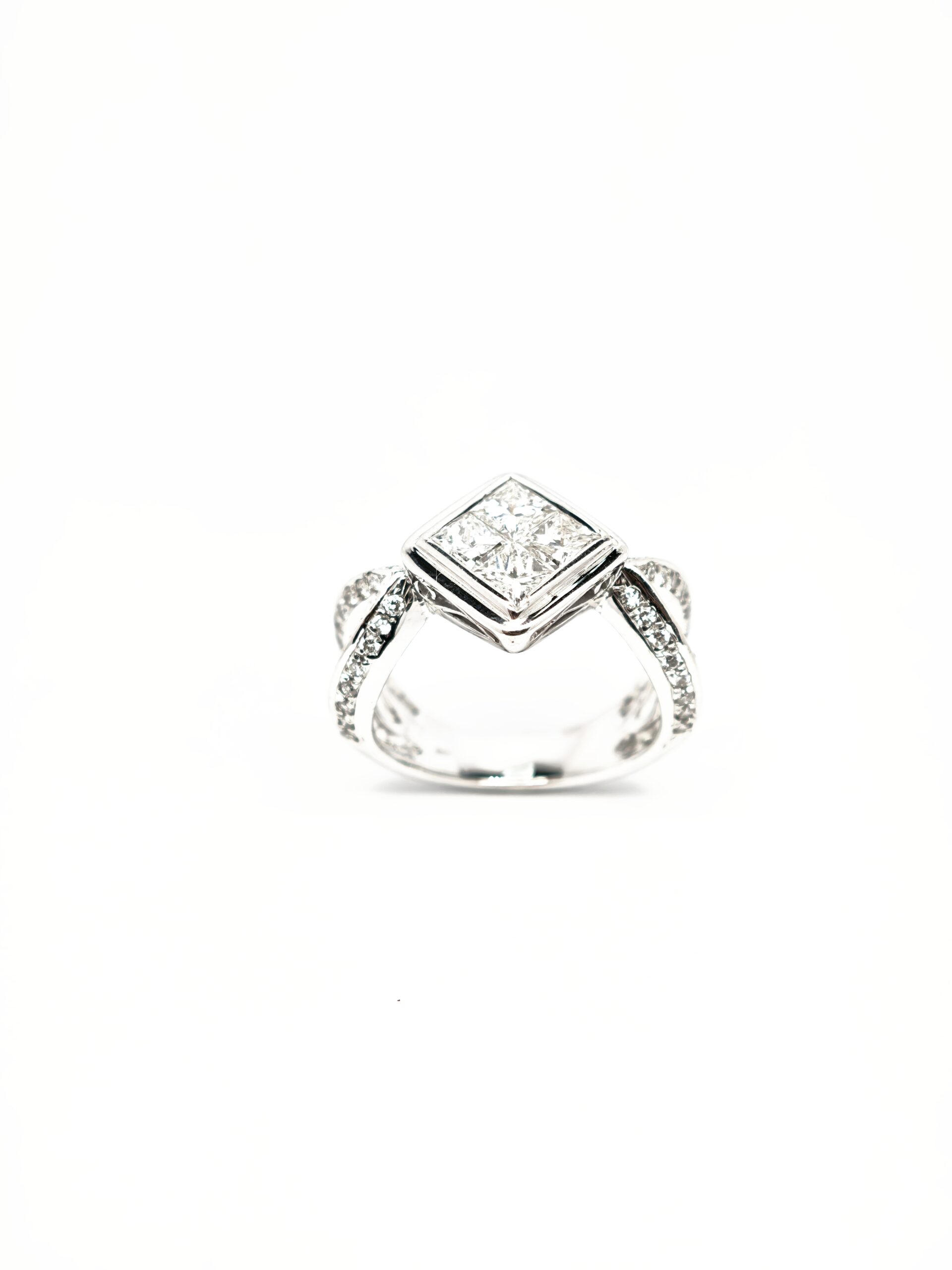 18K White Gold Diamond Ring