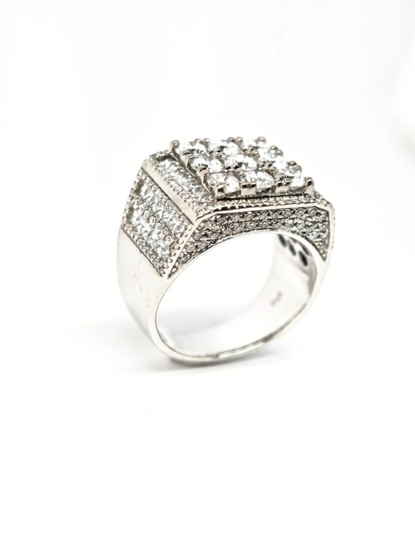 750 White Gold Diamond Ring