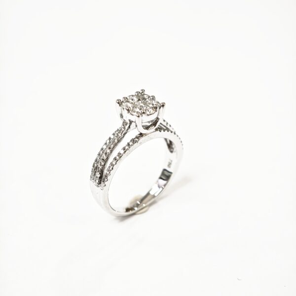 750 White Gold Diamond Ring