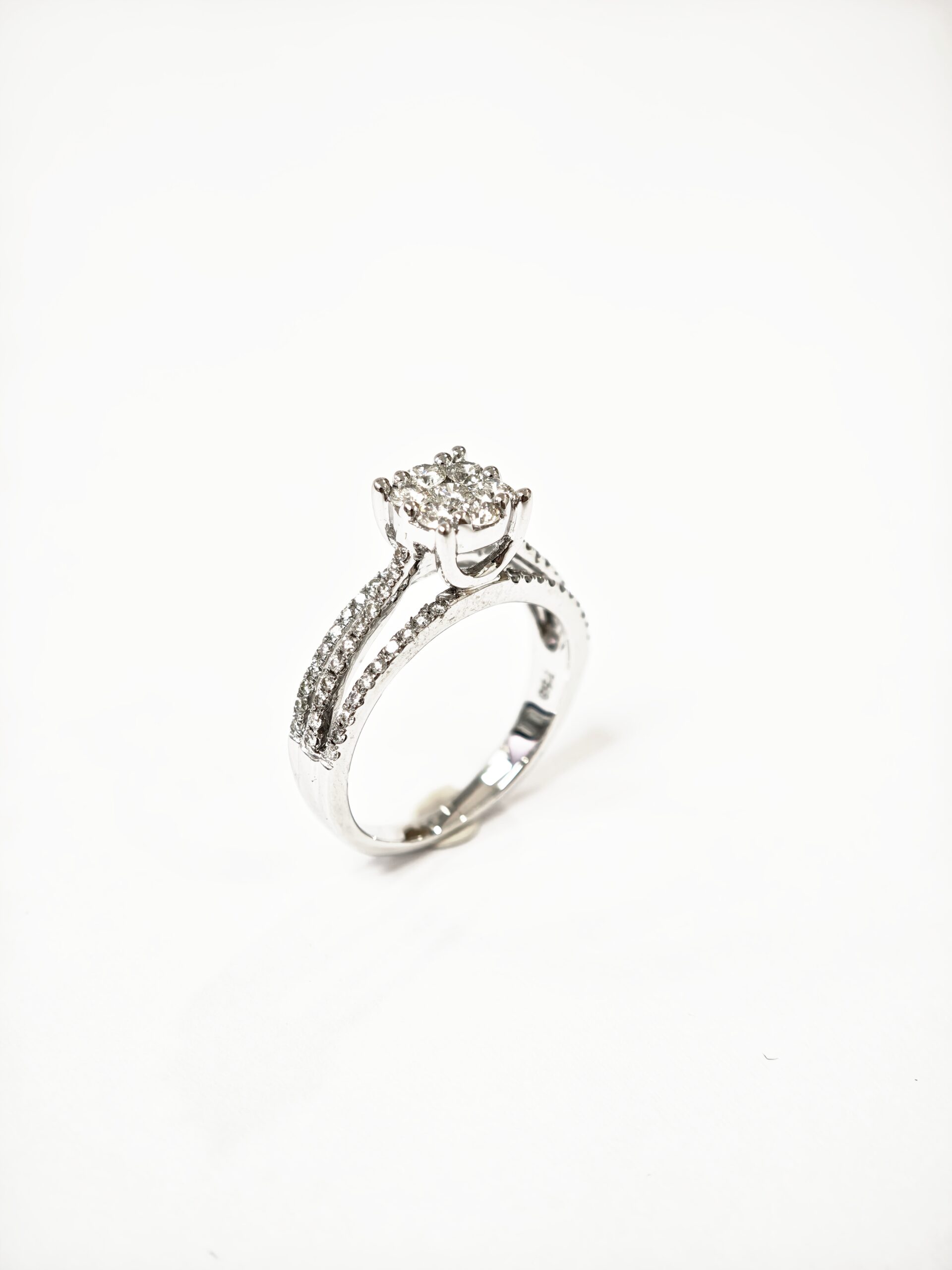 750 White Gold Diamond Ring
