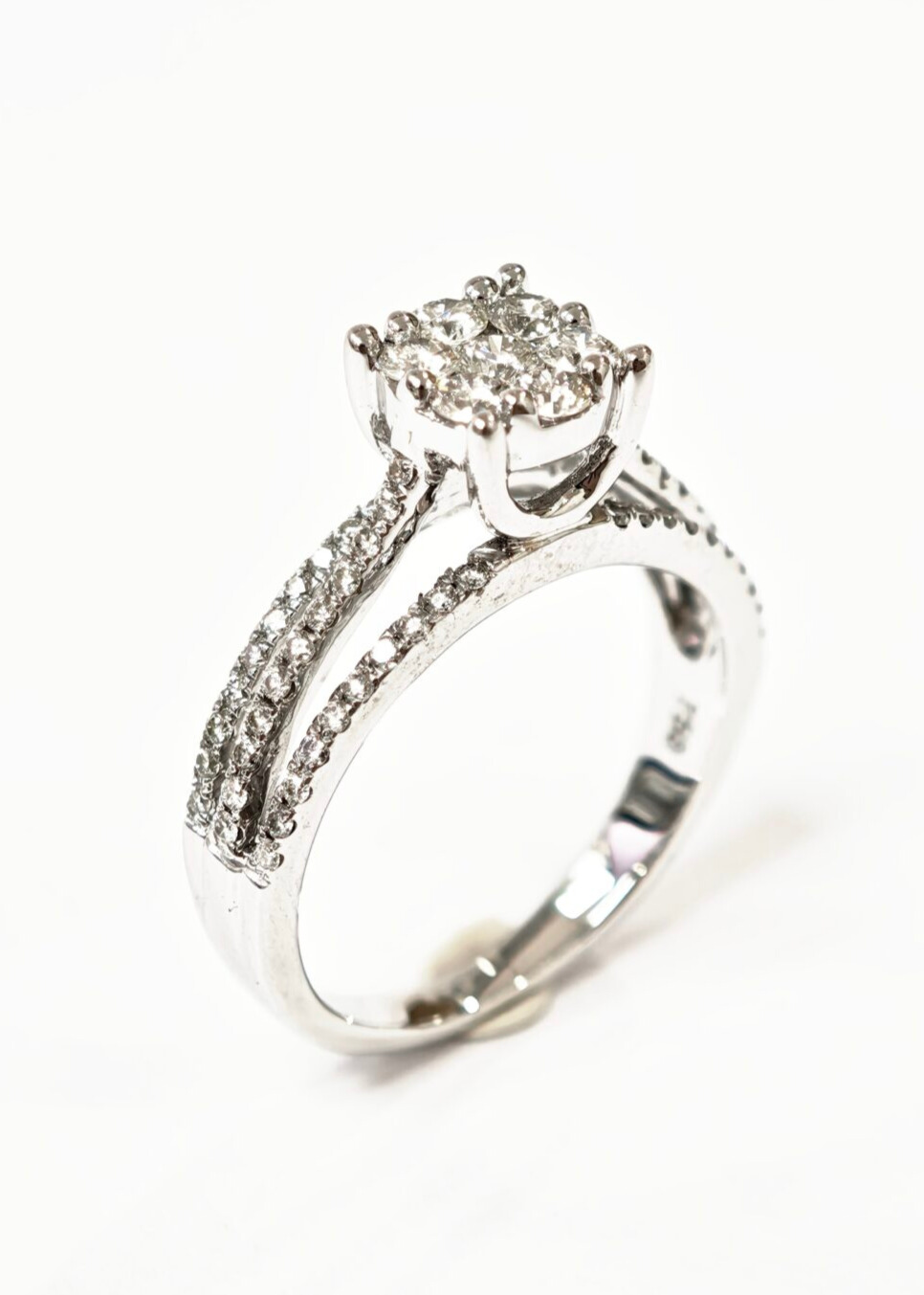 750 White Gold Diamond Ring