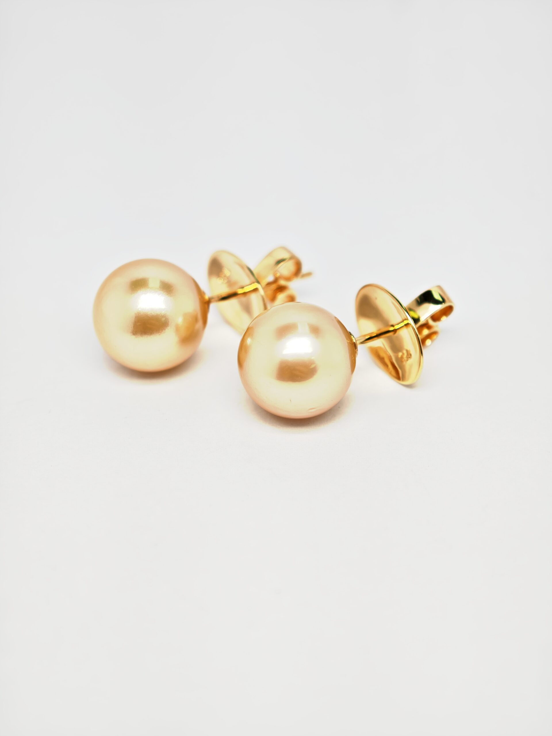 18K Yellow Gold Pearl Earstud