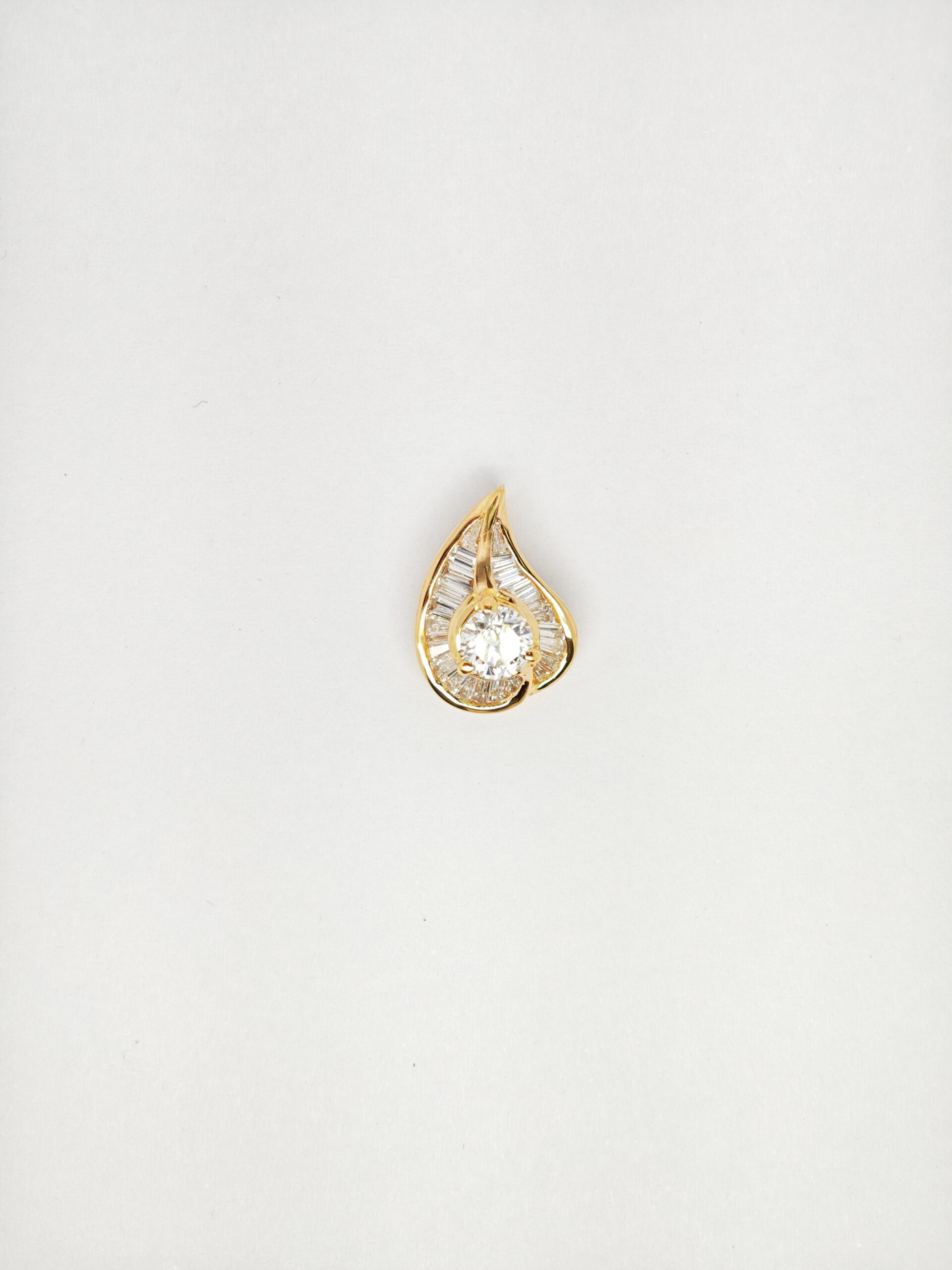 20K Yellow Gold Diamond Pendant
