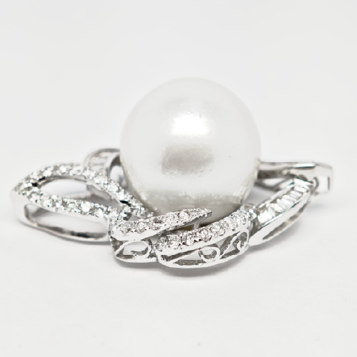 18K White Gold Diamond & Pearl Pendant