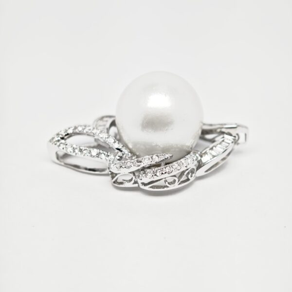 18K White Gold Diamond & Pearl Pendant