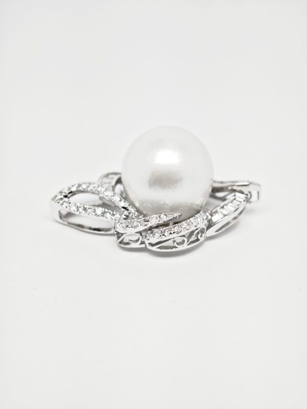 18K White Gold Diamond & Pearl Pendant