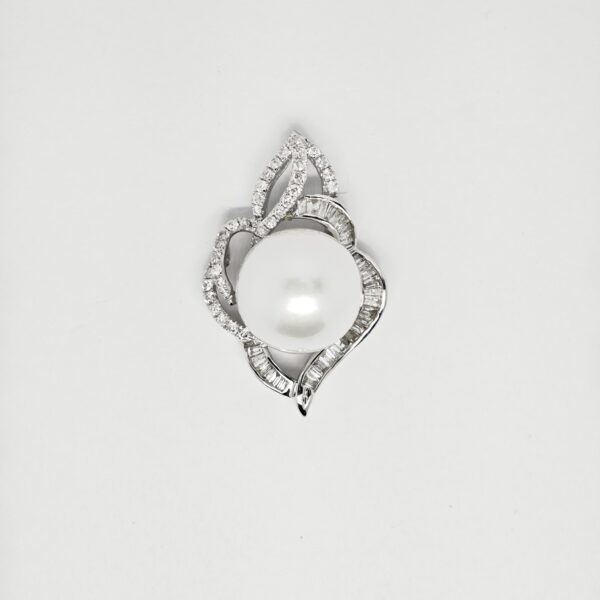 18K White Gold Diamond & Pearl Pendant