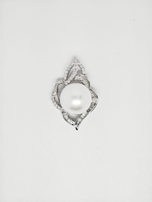 18K White Gold Diamond & Pearl Pendant