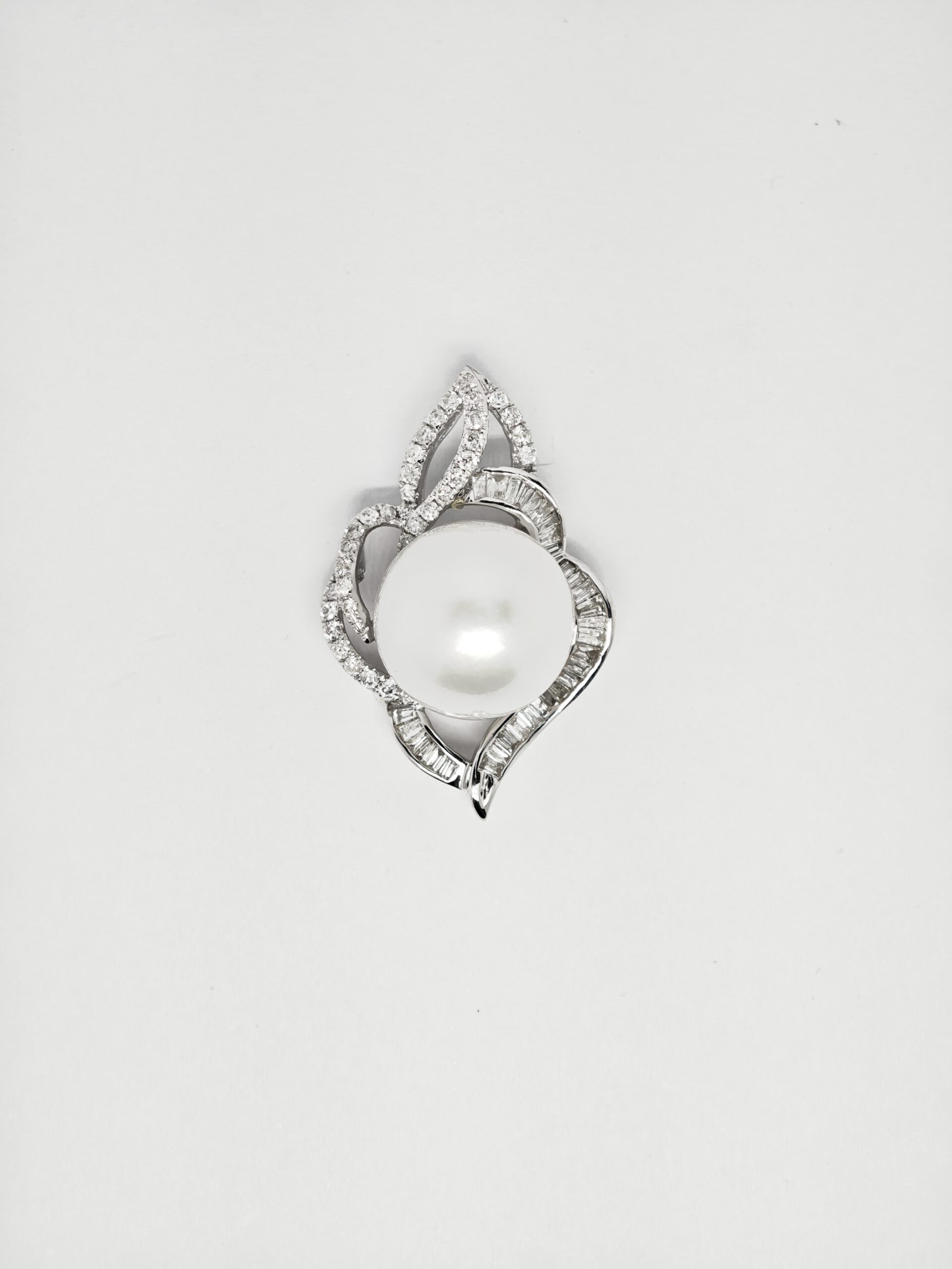 18K White Gold Diamond & Pearl Pendant