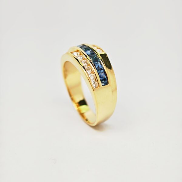 18K Yellow Gold Diamond & Blue Sapphire Ring